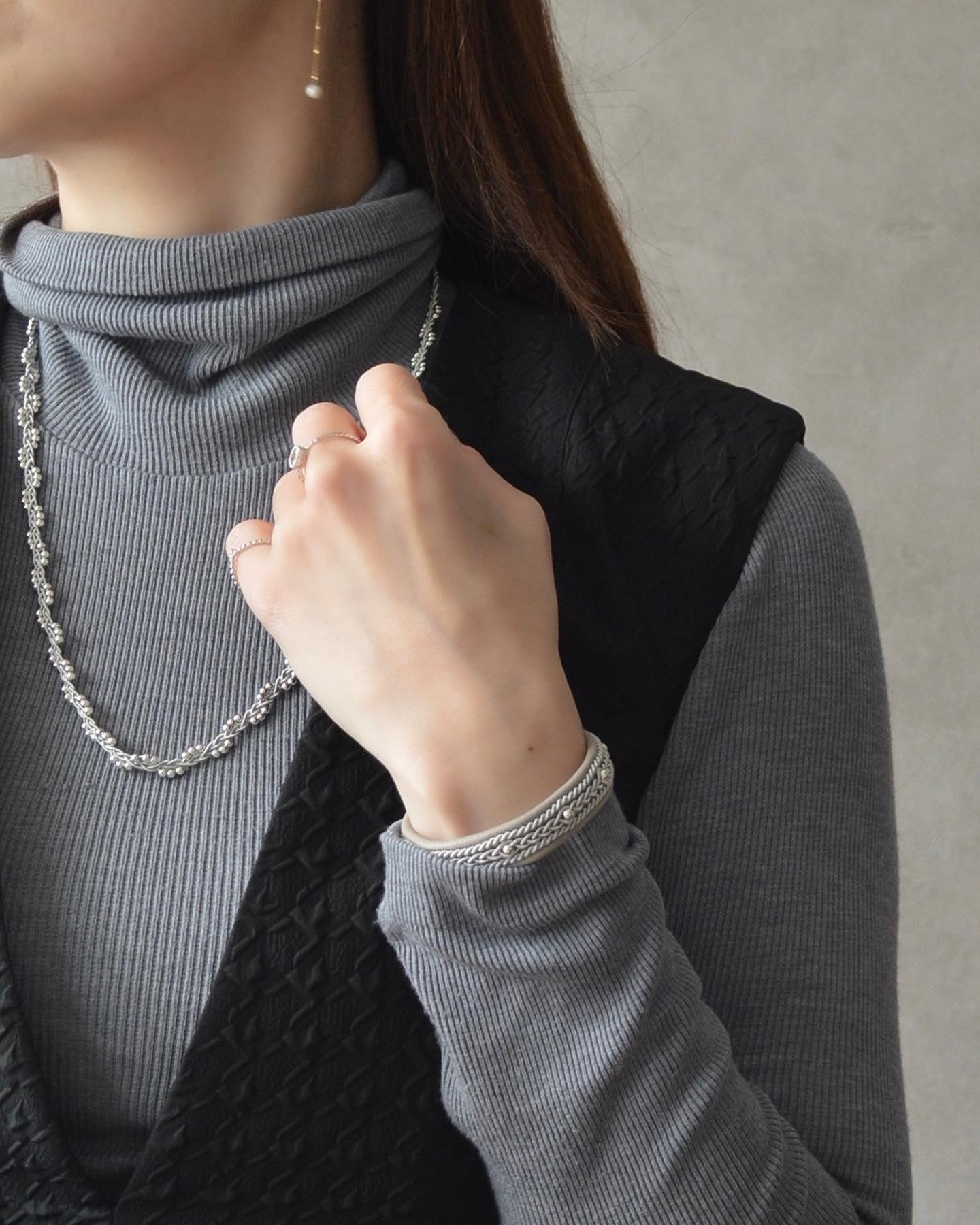 小粋なビーズアクセントの上品かわいいブレスレット