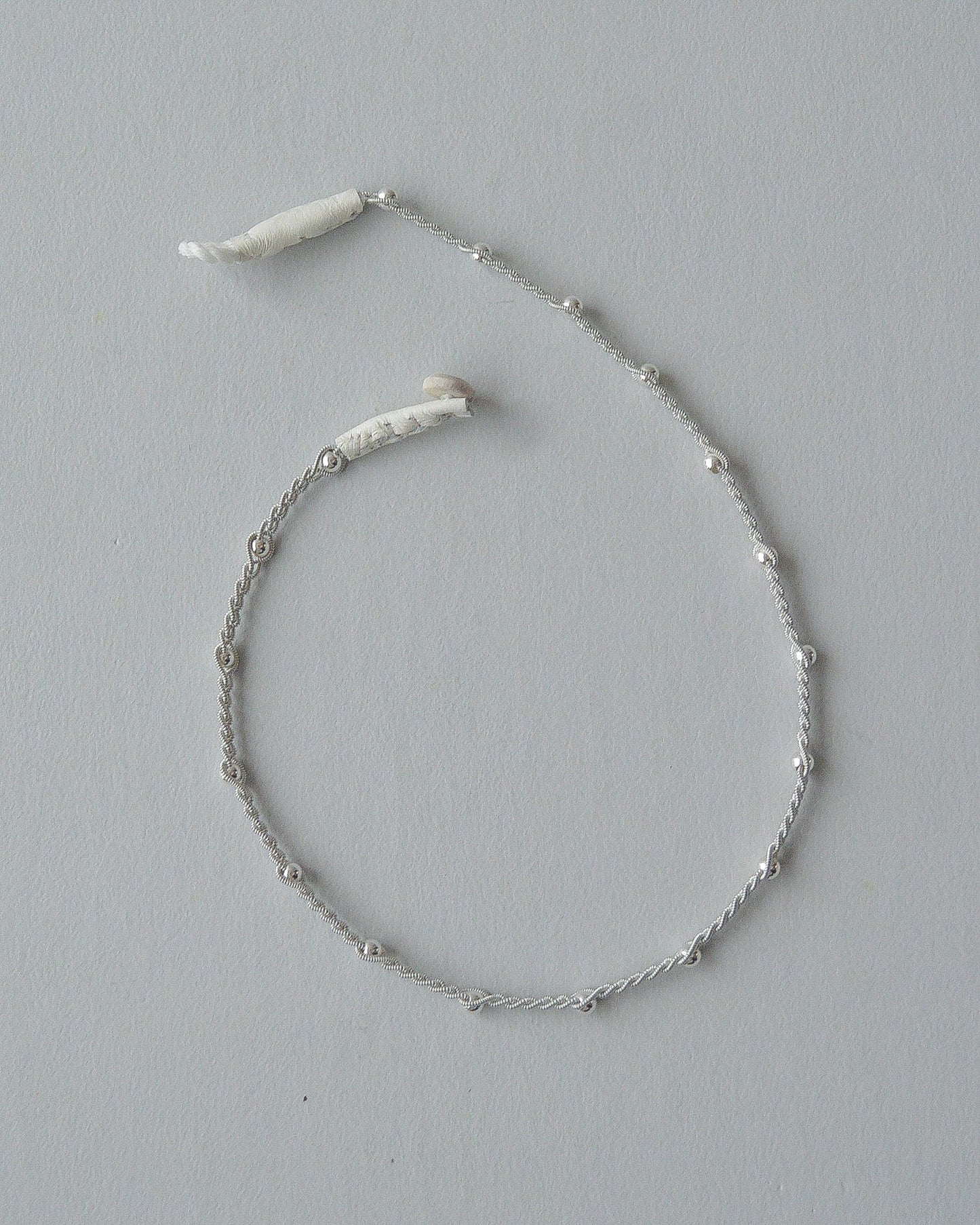 【即納】手元に上品なエッセンス、シルバービーズの2連ブレス