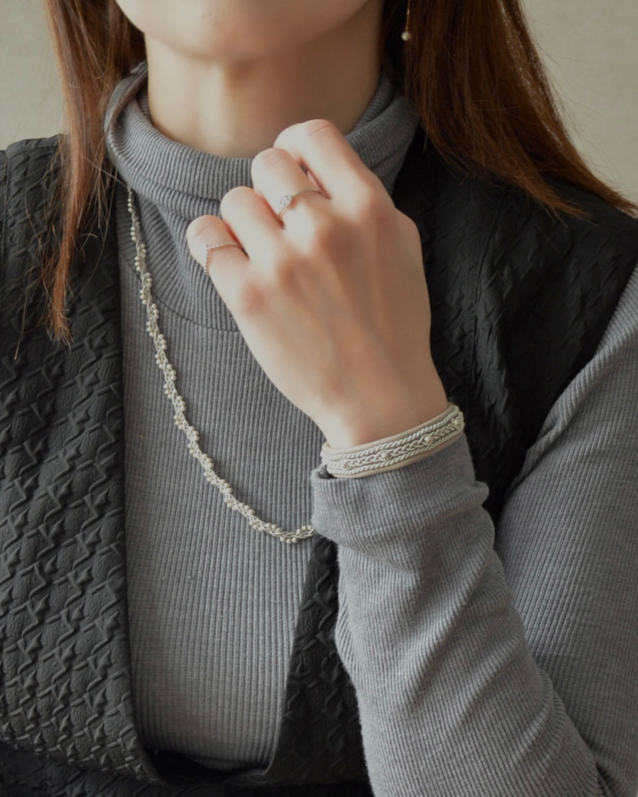 小粋なビーズアクセントの上品かわいいブレスレット