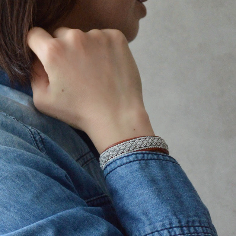 【限定受注制作8/31まで】 ヴィンテージ調のカジュアルなブラウンの細めブレスレット