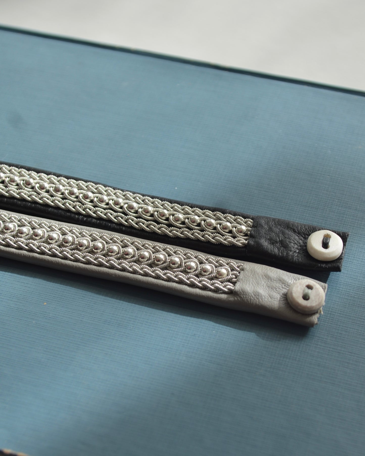 上品なシルバーラインのミドルブレス|受注制作