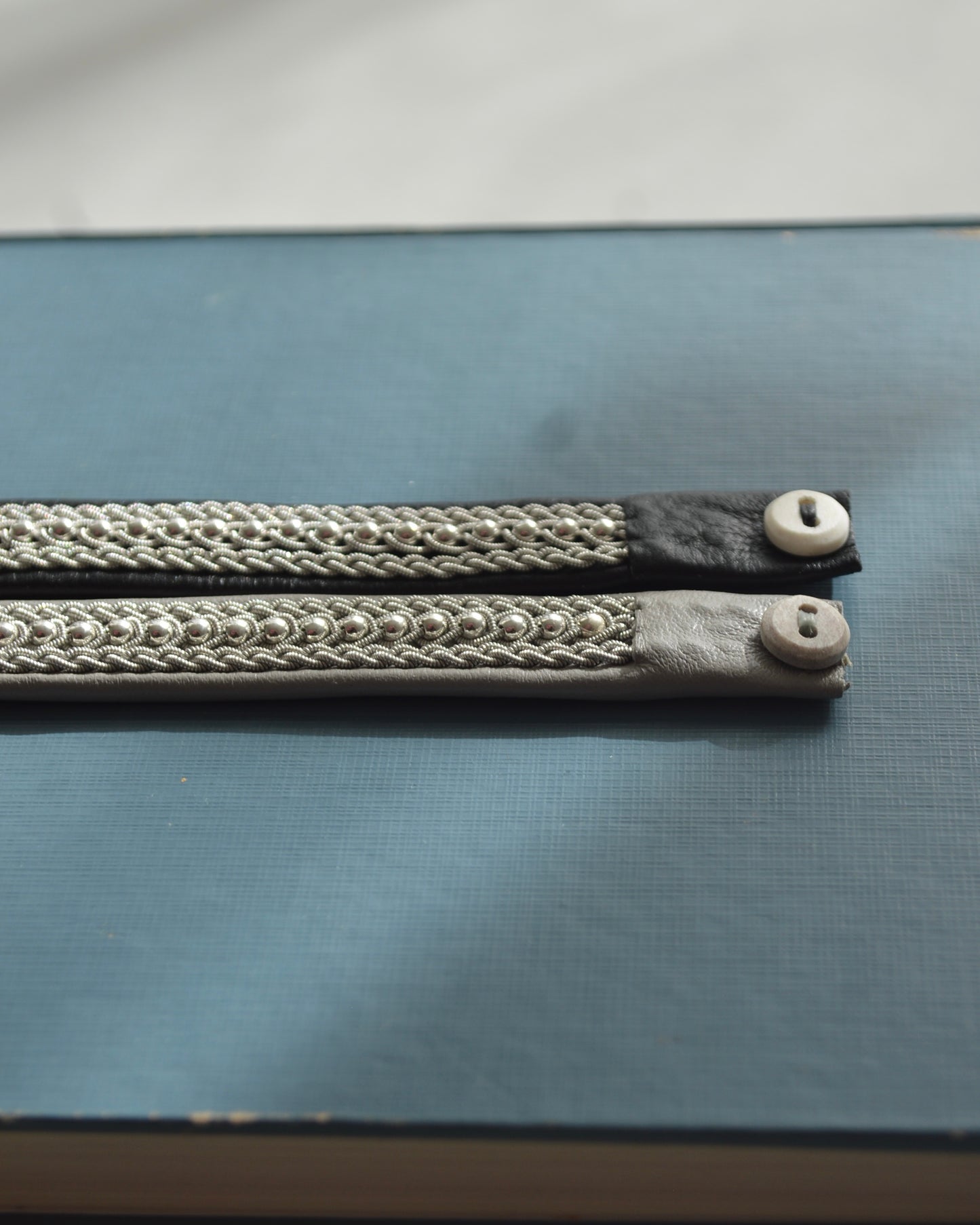 上品なシルバーラインのミドルブレス|受注制作