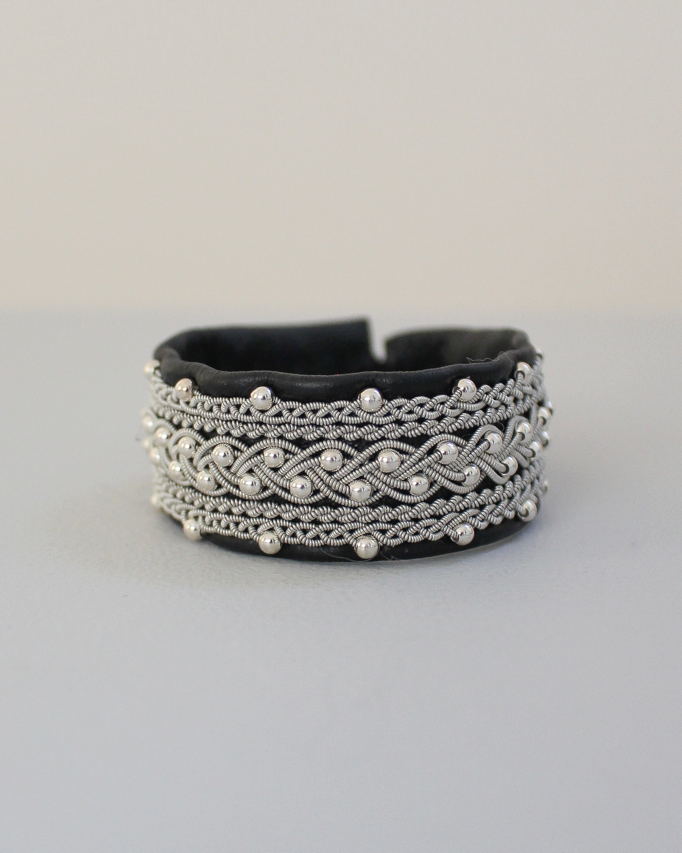 サーミブレスレット アンティークブラウン 幅2.4cm 北欧 レザーブレスレット サーミブレスレット アンティークブラウン 幅2.4cm 北欧 レザー