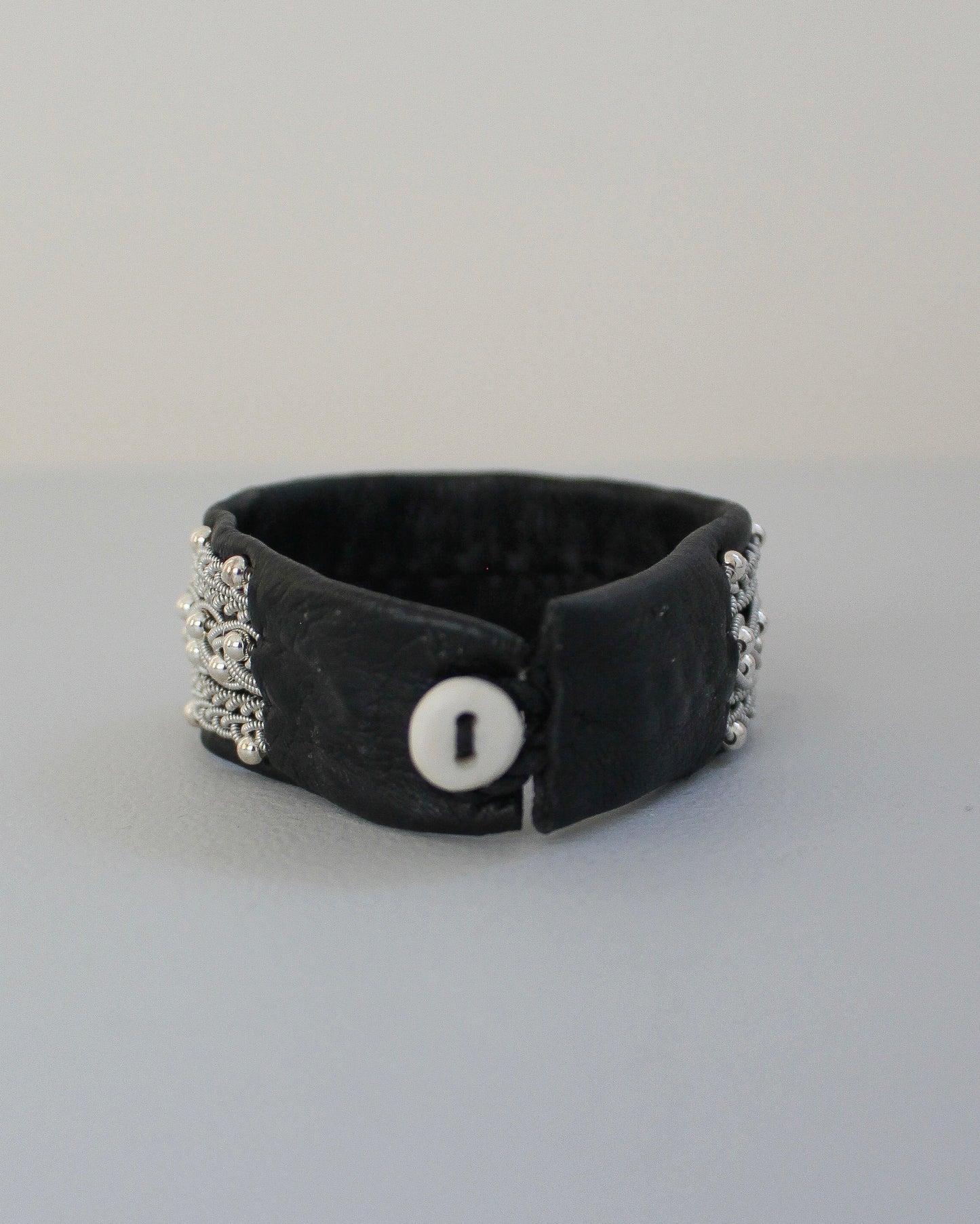 【受注制作】美しく映える、ブラックのワイドブレス