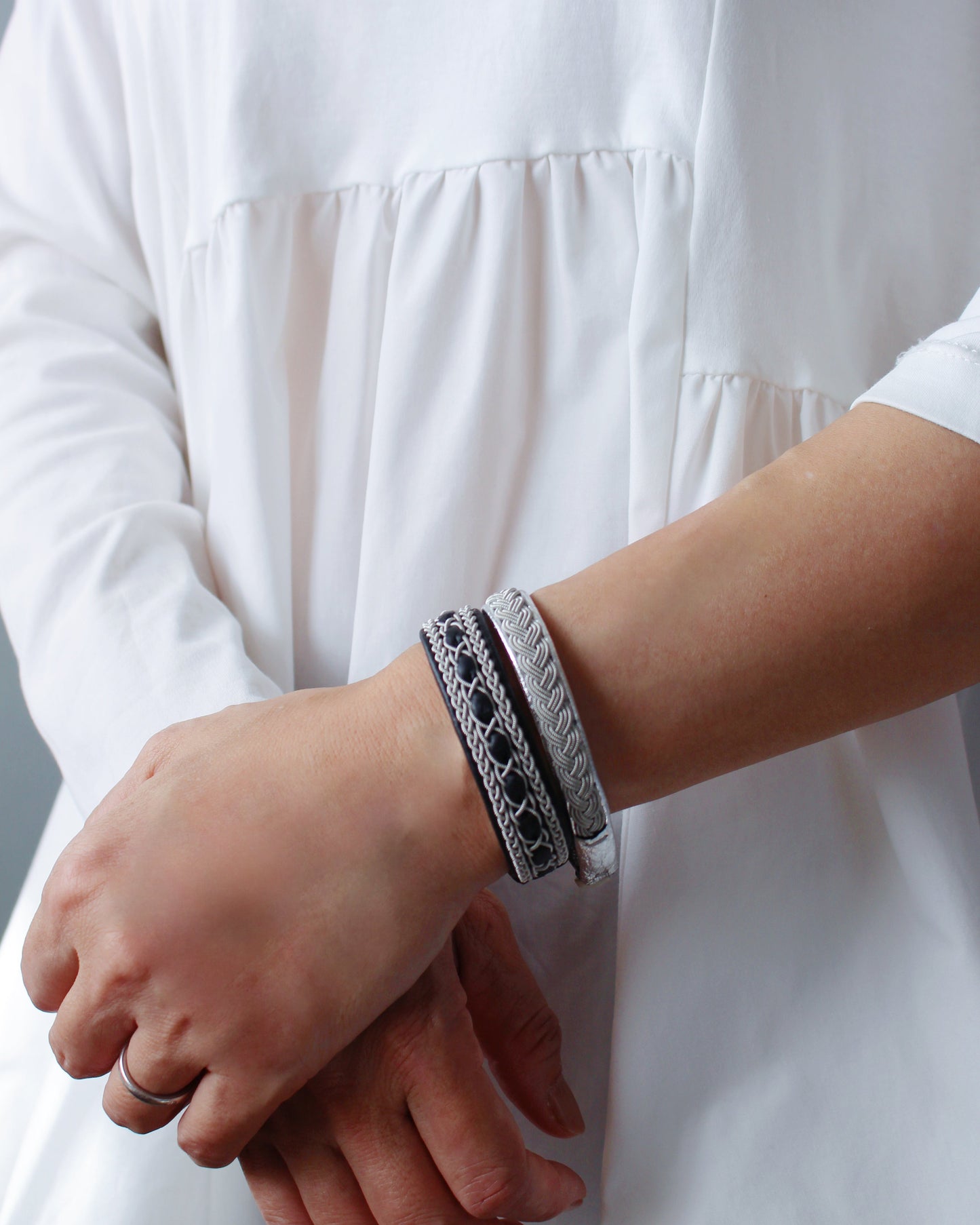 【受注制作】レザーの風合いを生かした、ブラック