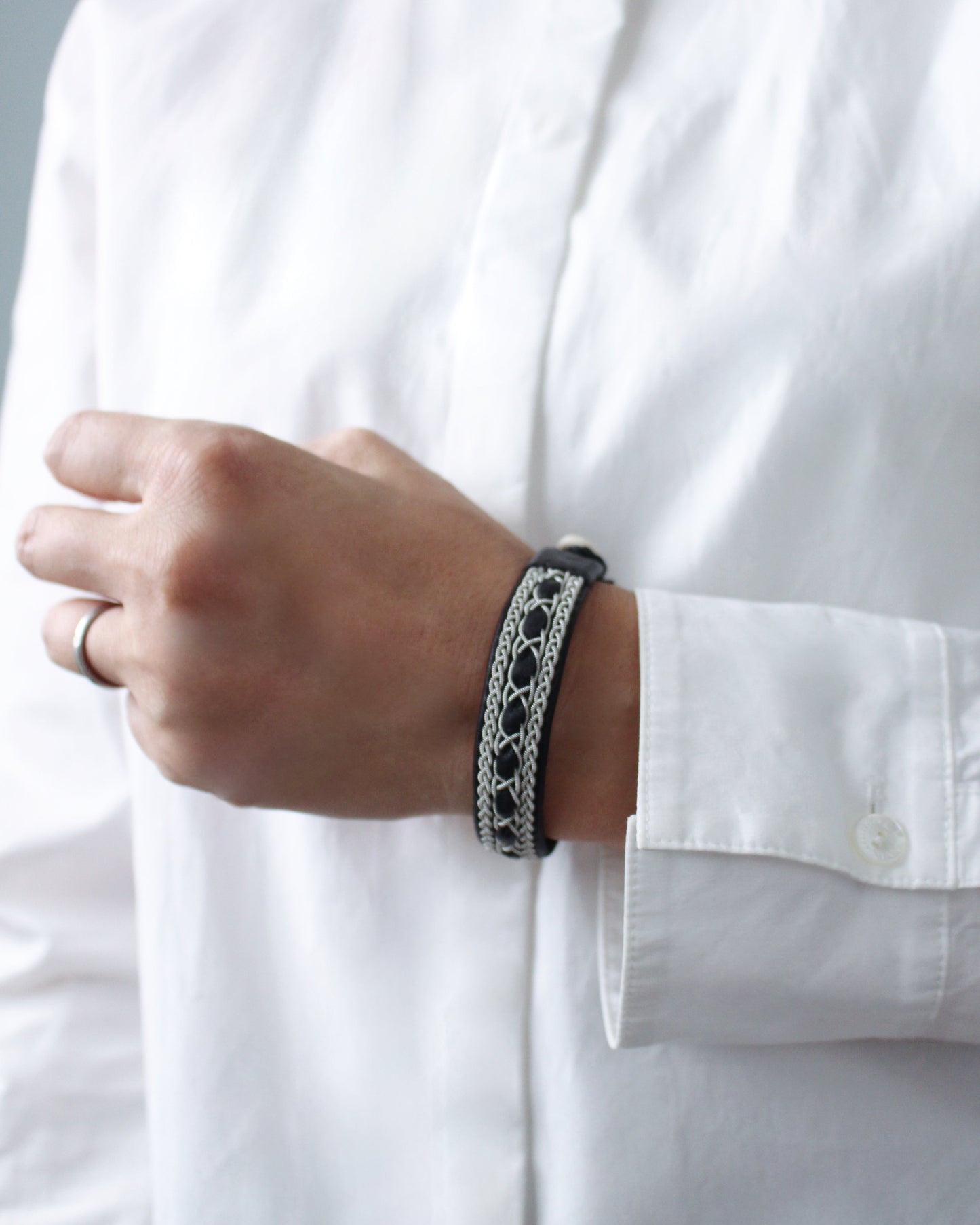 【受注制作】レザーの風合いを生かした、ブラック