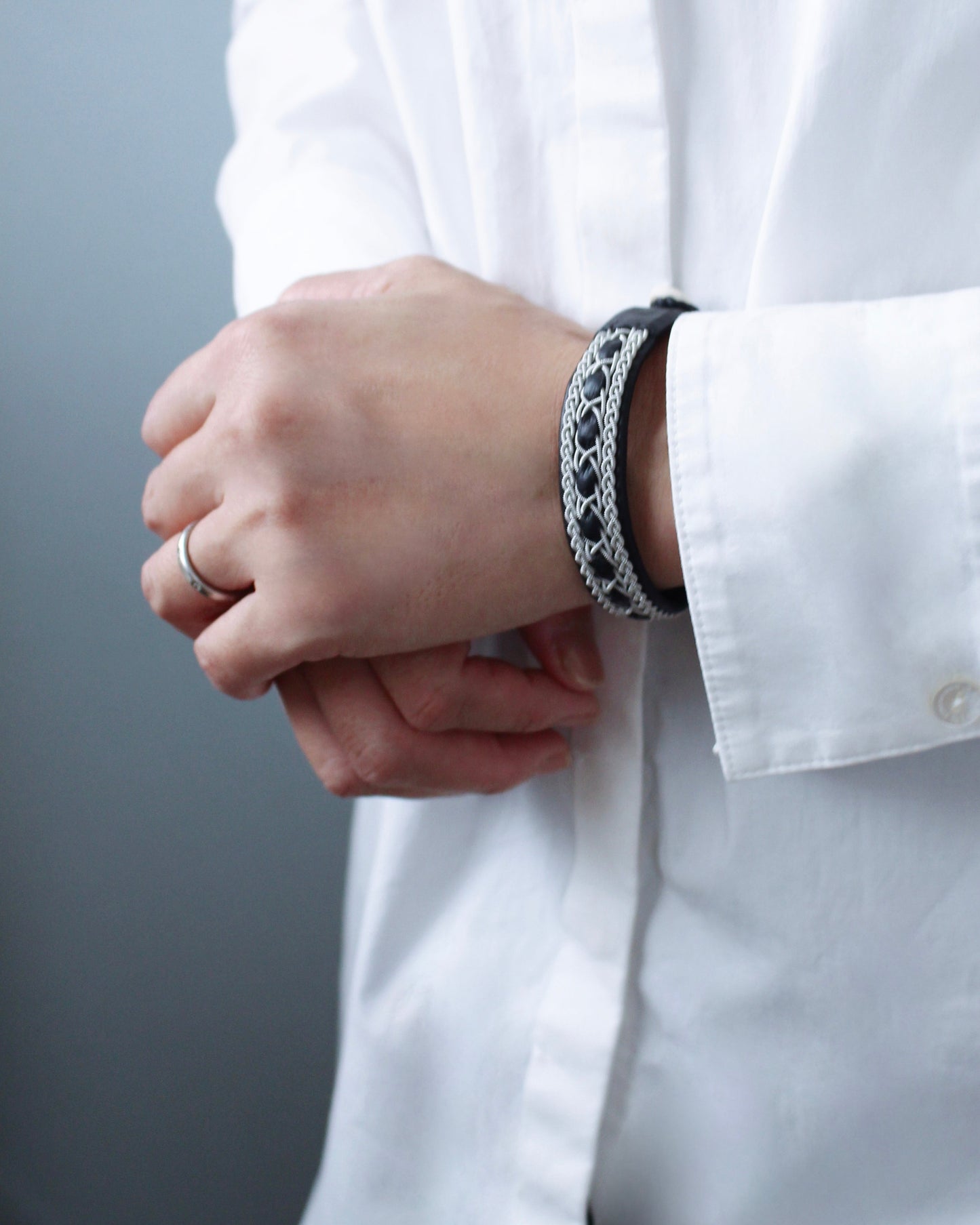 【受注制作】レザーの風合いを生かした、ブラック