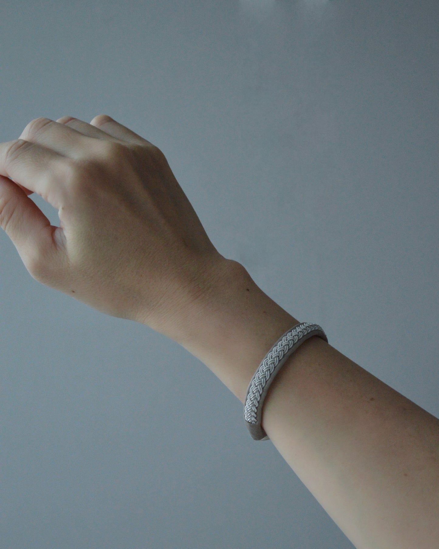 重ねてひとつ、2本仕立てのグレージュブレス|受注制作