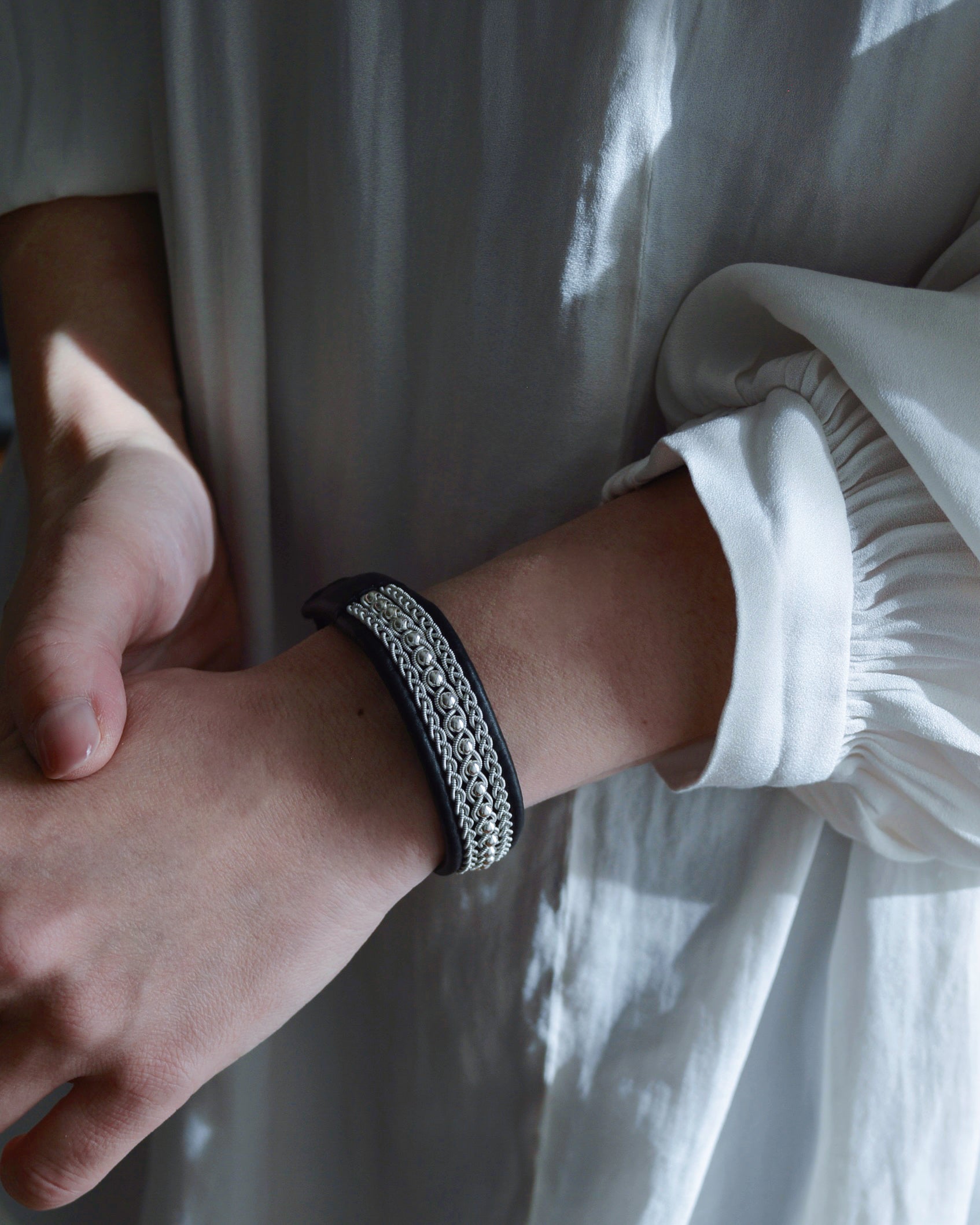 ★(黒狗皐羅！)リッチアフガナイト 7.5ミリ珠 ブレスレットA(SA) AWNL】メンズ デュモルチェライト/オニキス ブレスレット| 10mm