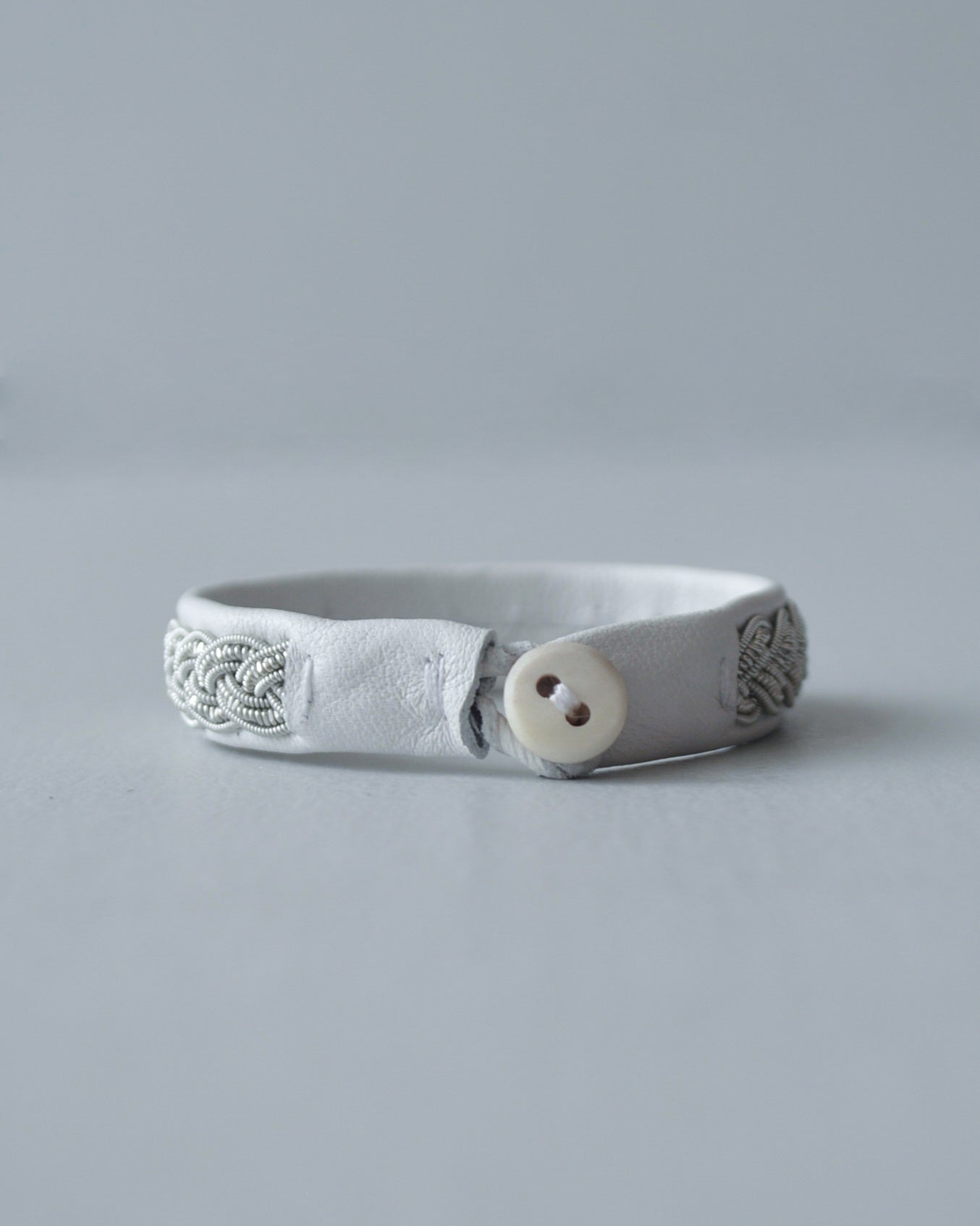 凛とした存在感のホワイトブレス