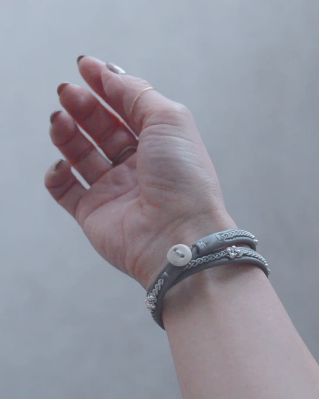 AINOA|細めブレスレット|グレー|トナカイレザー|革製品